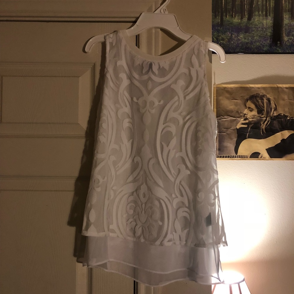 Cute white top